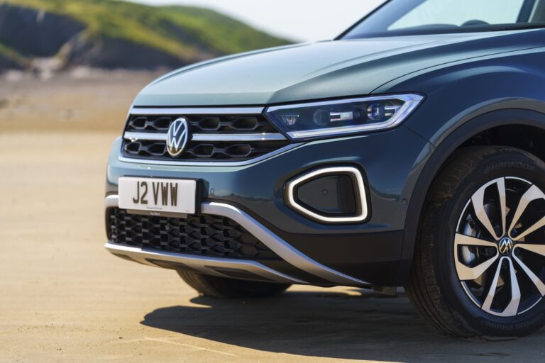 ACE, ARBÖ i GTÜ przetestowały całoroczne opony do SUV-ów na rok 2024 - Continental, Michelin i Bridgestone wśród najlepszych