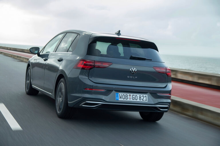 Test opon zimowych Auto Express 2026: Continental minimalnie przed Pirelli